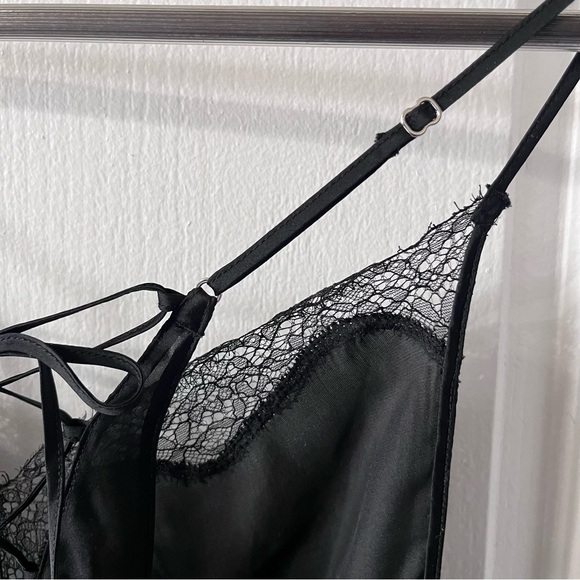 Victoria’s Secret Black Lace Trim Silky Sleepwear Romper Size Medium - Picture 7 of 13